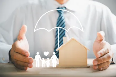 insurance agent illustration of protecting home